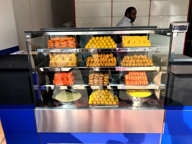 Sri Lakshmivilas Purathana Lala Sweets (Vanarpettai) - 2