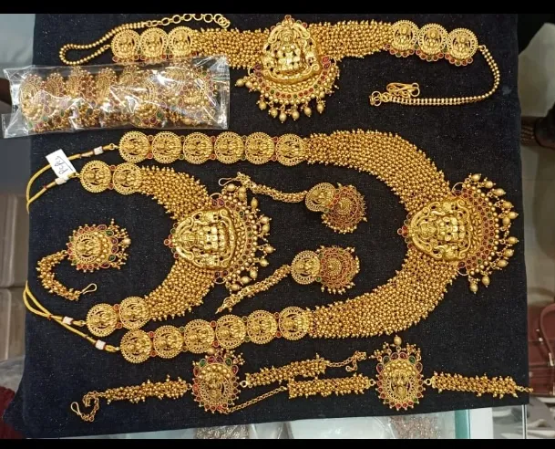 AVR MAKEUP & DESIGN CENTRE - 2