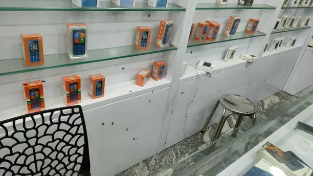 Supreme Mobiles- VSP Corner, Erode - 3