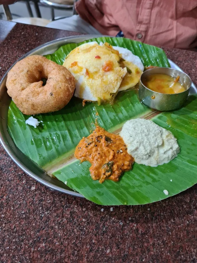 Anandan Vaasavi Vegetarian Restaurant - 3