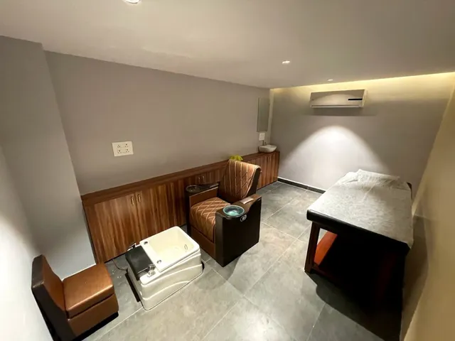 Behind The Scenes Unisex Salon,Spa & Tattoo Studio Air By-pass Road - 2