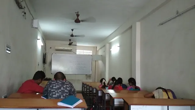 Sreedhar's CCE Tirupati, BANK pos, SSC CGL, RRB coaching Center - 3