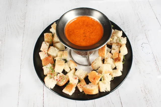 Laa Unico - Pure Veg Family Restaurant - 2