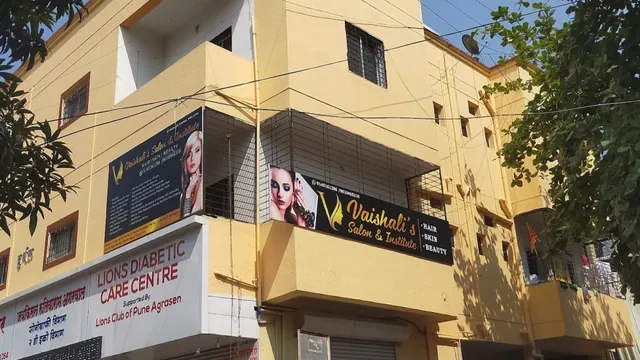 Vaishali's Salon & Institute Pune - 4