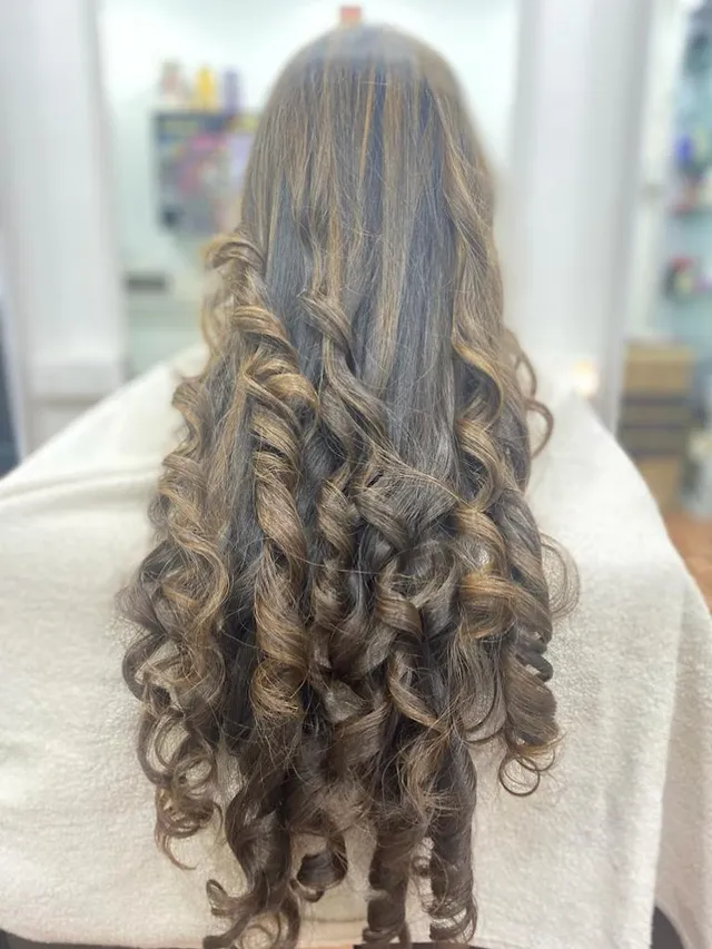 Diamond Ladies Beauty Parlour - Loreal Professional - 4