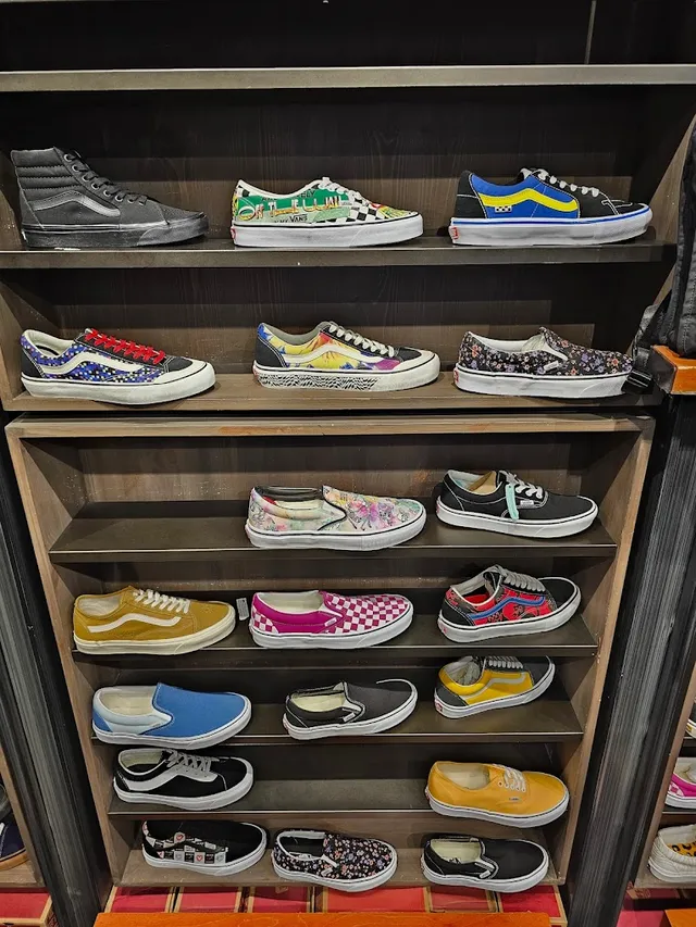 Vans Phoenix Mall - 2