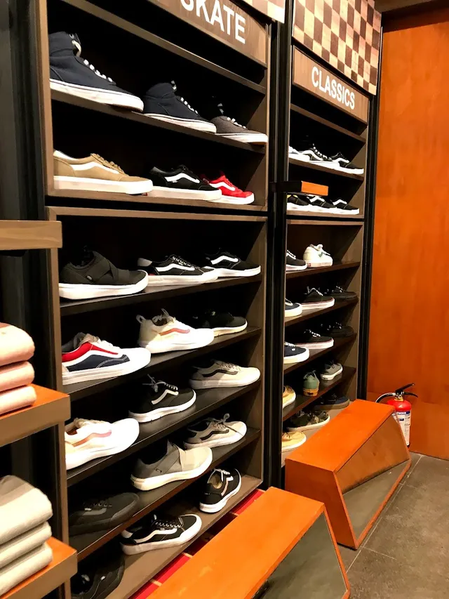 Vans Phoenix Mall - 3