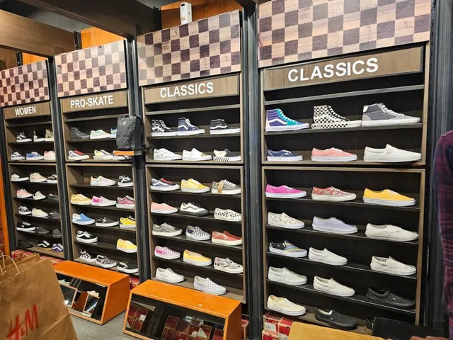 Vans Phoenix Mall - 4