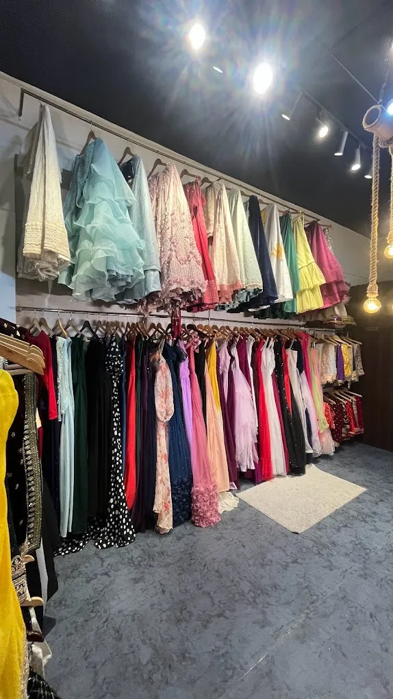 Lazy Rental Boutique - Rent Pre-wedding Gowns, Maternity Shoot Gowns, Bridal Lehenga, Blazers and Suits - 5