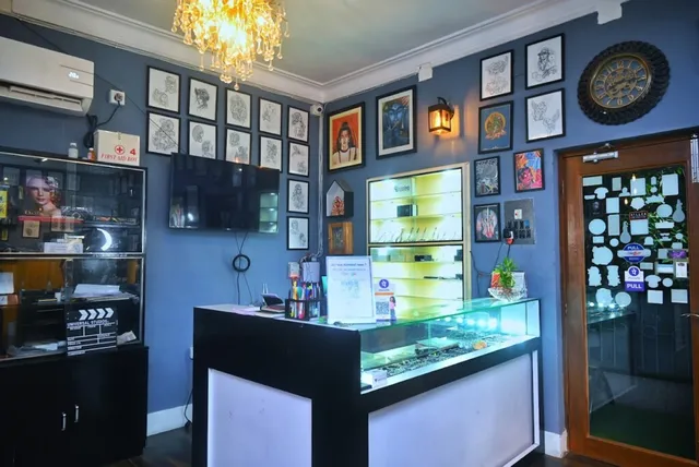 Black Hive Tattoo Studio - 4