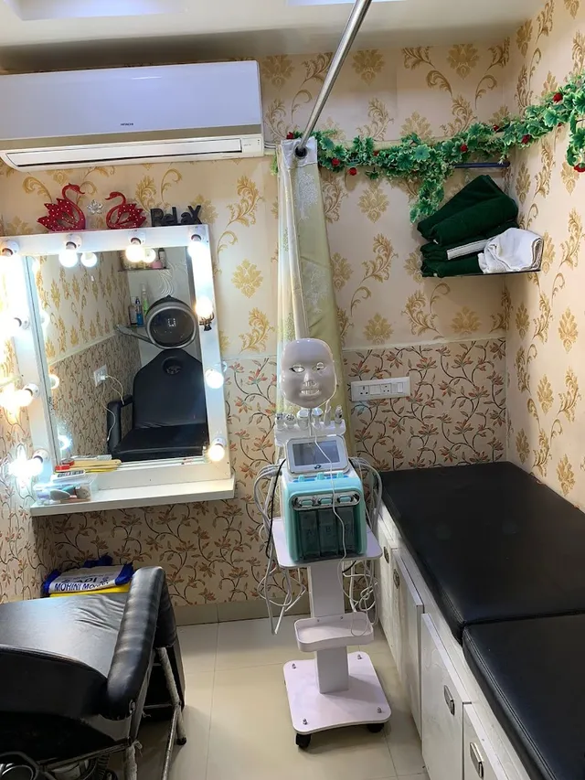 Paro's Family Salon - Unisex beauty salon in Dumdum, Kolkata - 3
