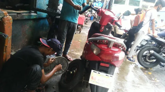 The Mechanic | Pradip Auto Service Centre | Bike Repairing | Two Wheeler Garage | Exide | Battery | Studds | Steelbird | - 4