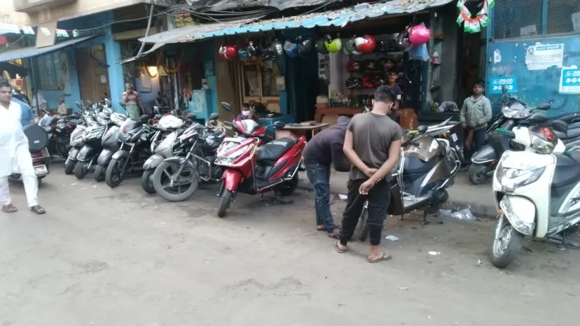 The Mechanic | Pradip Auto Service Centre | Bike Repairing | Two Wheeler Garage | Exide | Battery | Studds | Steelbird |