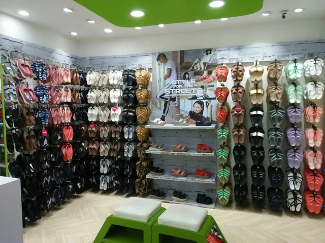Crocs - 2