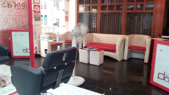 Veera's Dudes & Dolls Style Studio - 5