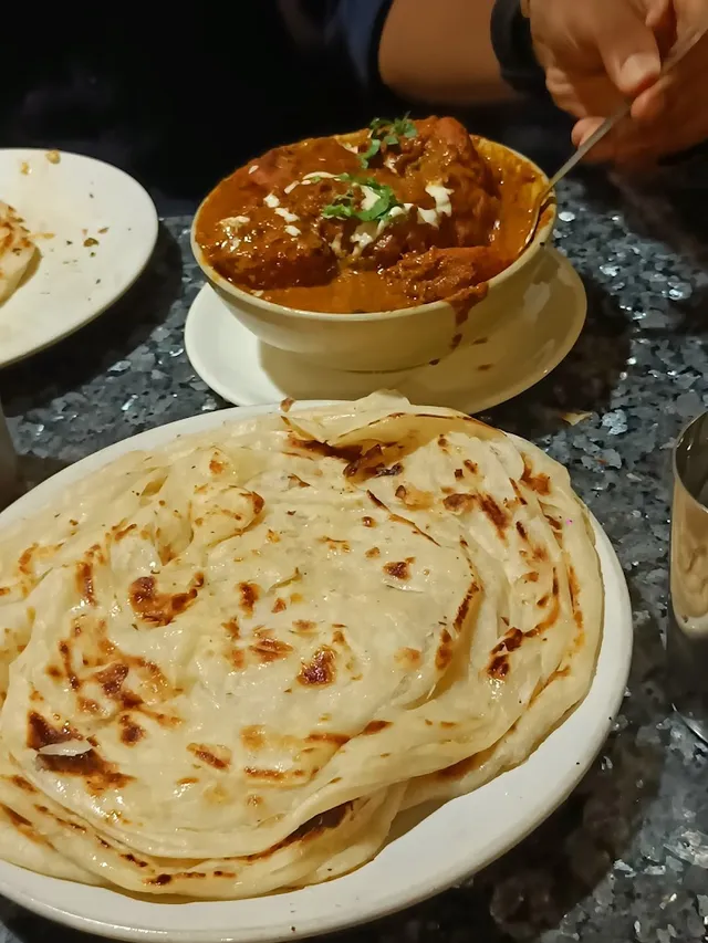 Bombay Lucky Restaurant - 4