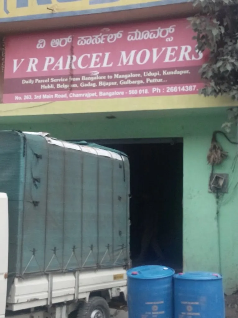 V R Parcel Movers