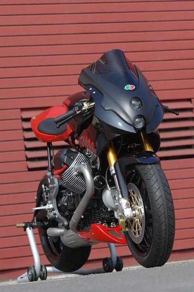 V R Parcel Movers - 2