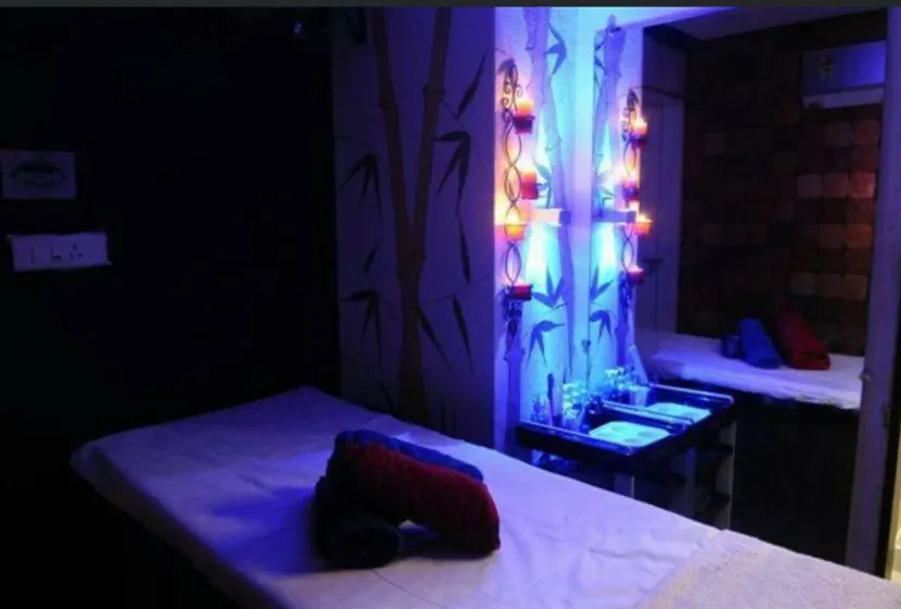 Vxclusive Professional Unisex Salon