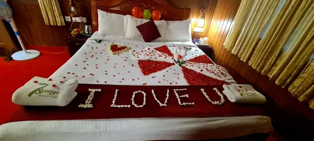 BERNICE SOUVENIRS (Arun Bouquet Shop) - 4