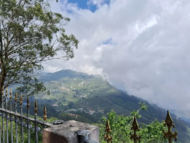 Queen Tours & Travels - 5