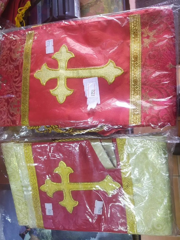 KIKI'S BOOK SHOP :Sathya Complex. P T Road, 7 Road Junction Kodaikanal.