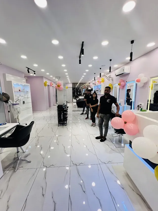 Ella's Luxury Salon - 5