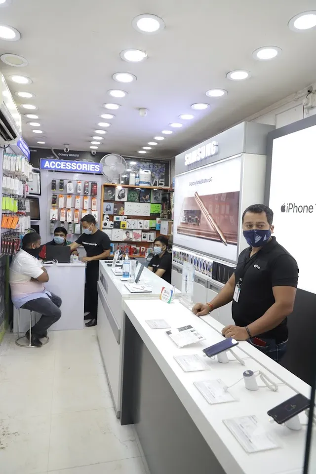 Cell World - Mobile Phone Shop - 2