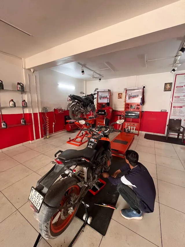 Apna Mechanic Bike Workshop & Auto Spare Shop - 3