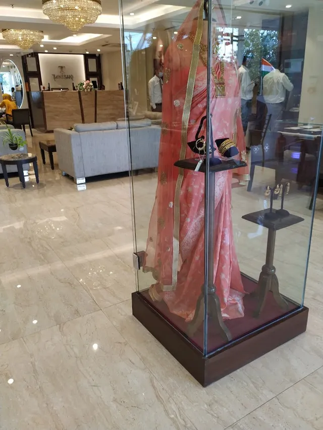 Tanishq Jewellery - Gurgaon - Sector 14 - 3