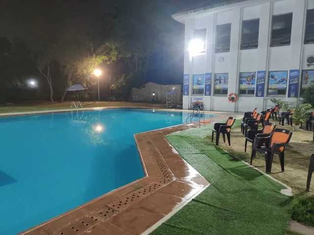 Malibu Towne Swimming Pool - 5