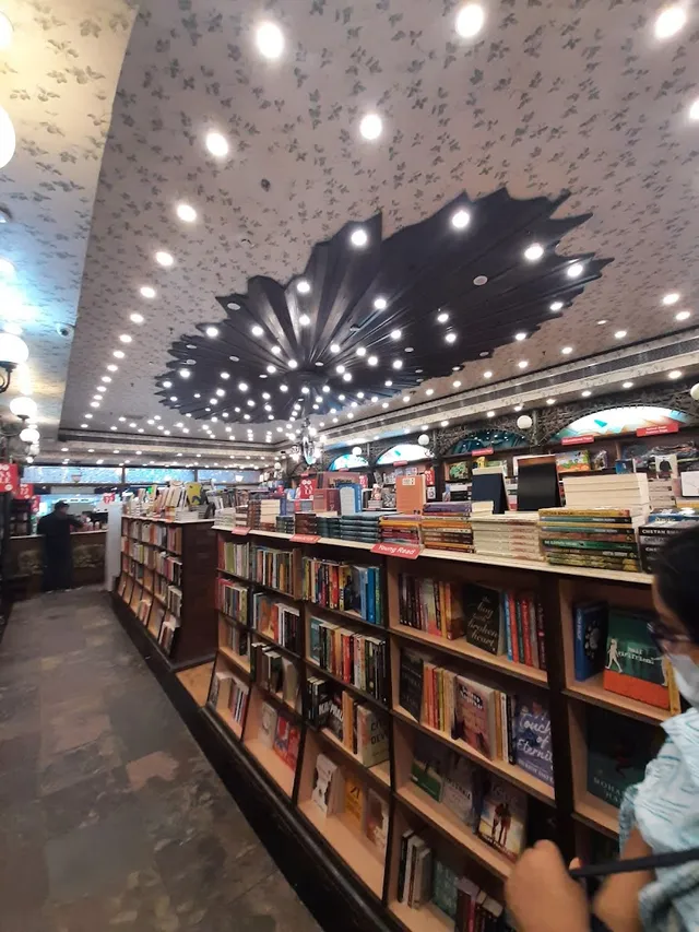 Om Book Shop Gurgoan - 4