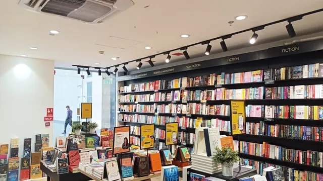 Crossword, DLF Cyberhub, Gurgaon - 3