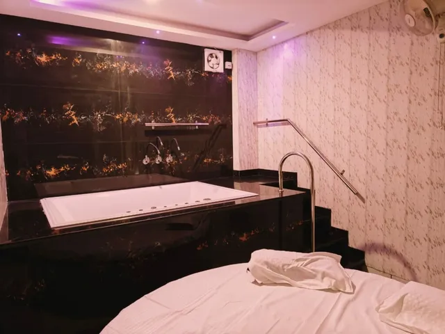 Essence Spa in Gurgaon-Luxury Spa in Golf Course Road Gurgaon - 4