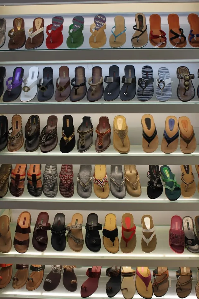 Metro Shoes Gurugram - 4