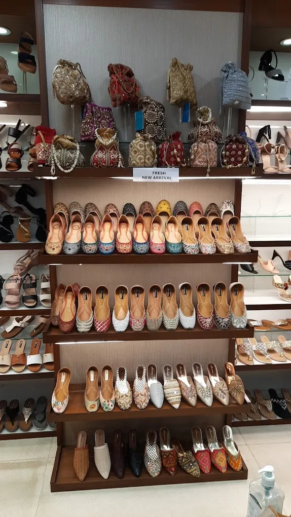 D'shoe Lounge - Shoe Store - 4