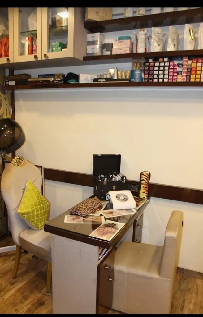 SAVII UNISEX SALON - NAIL SPA AND MAKEOVER STUDIO