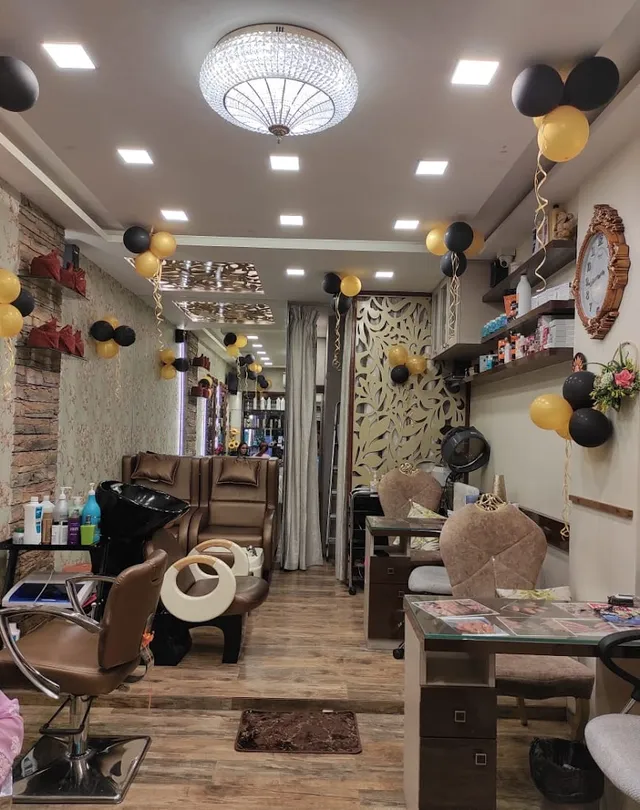 SAVII UNISEX SALON - NAIL SPA AND MAKEOVER STUDIO - 4