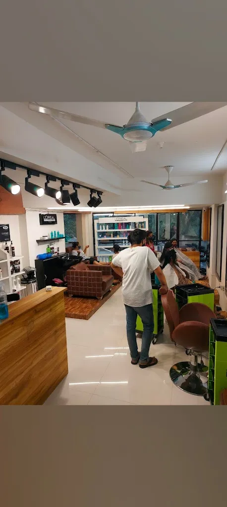 Ashraf Scissors Salon - 4