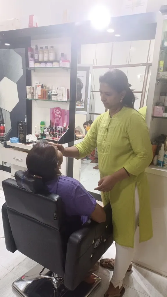 Manjiri's Beauty Clinic and Salon - 3