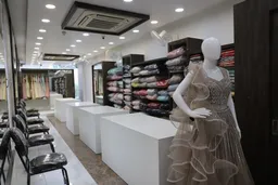 NOW & WOW - THE FASHION HUB - 4