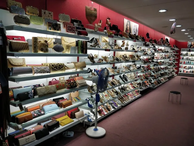 Metro Shoes Nagpur - 5