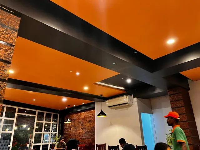 Vaiga's Oottupura Vegetarian Restaurant - 2