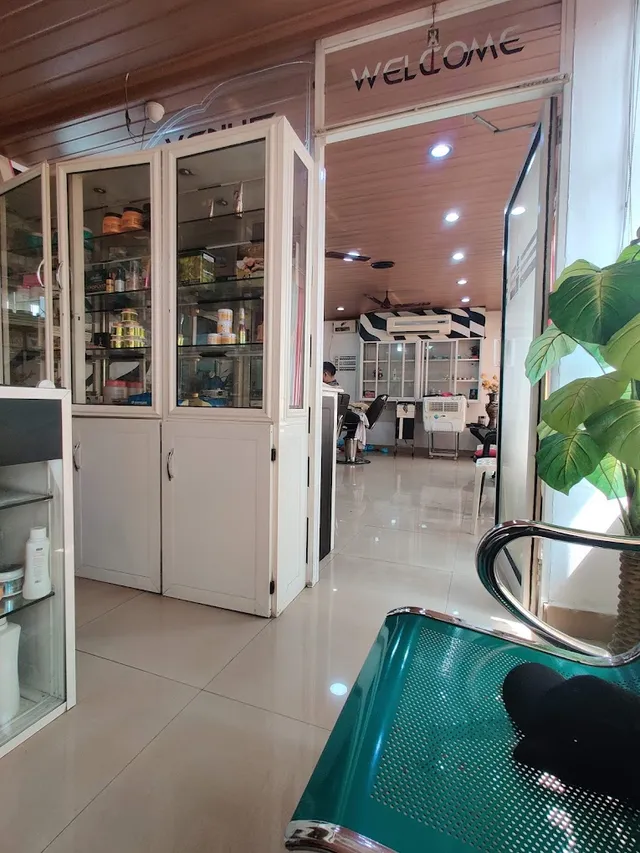 Venus The Family Beauty Makeover Studio & SPA - 3