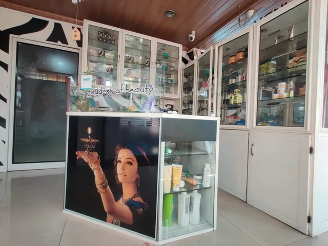 Venus The Family Beauty Makeover Studio & SPA - 4