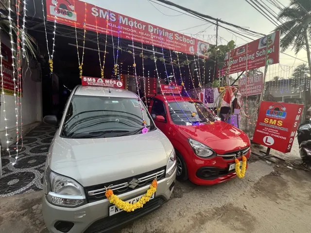 SMS Motor Driving School vanchiyoor,peroorkkada,Kulathoor - 3