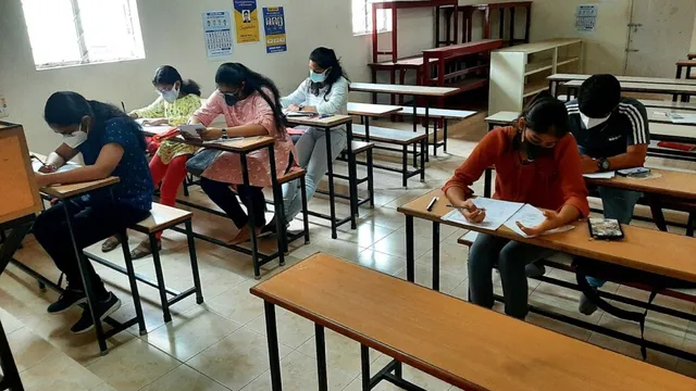 Career Point | NEET / AIIMS / JIPMER / JEE Coaching Center : TRIVANDRUM - 2