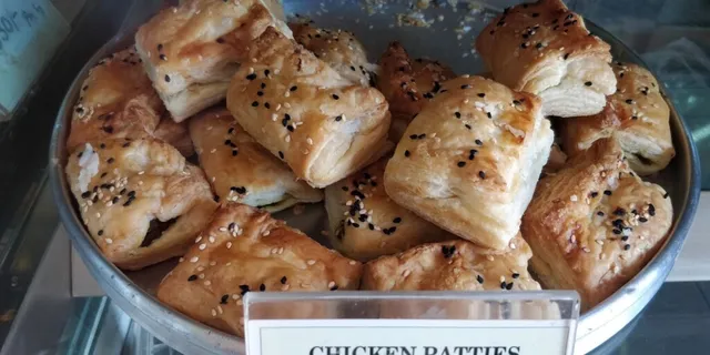 Simonia's Bakery - 4