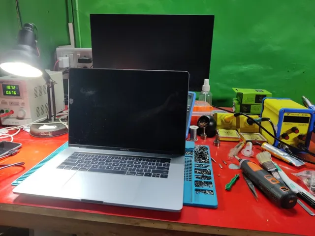 DOT COMP- Apple Repairs & Products - 3