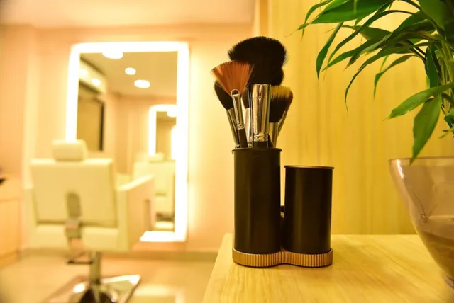 EnVogue Hair & Beauty Salon - 2